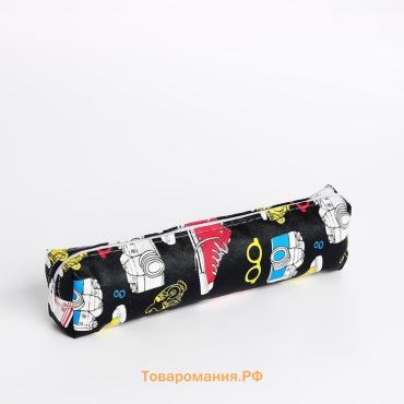 Косметичка-пенал на молнии, с рисунком «Кеды», чёрная